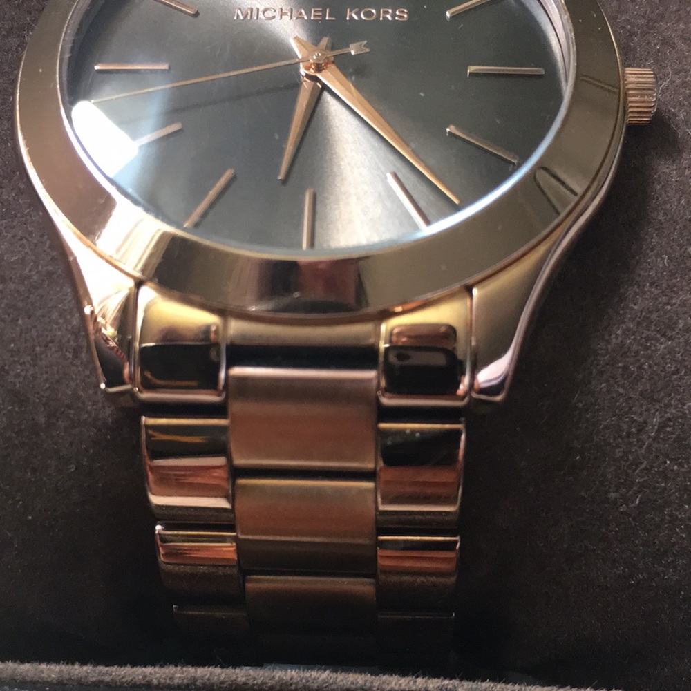 Rose gold watch - Picture 2 of 3